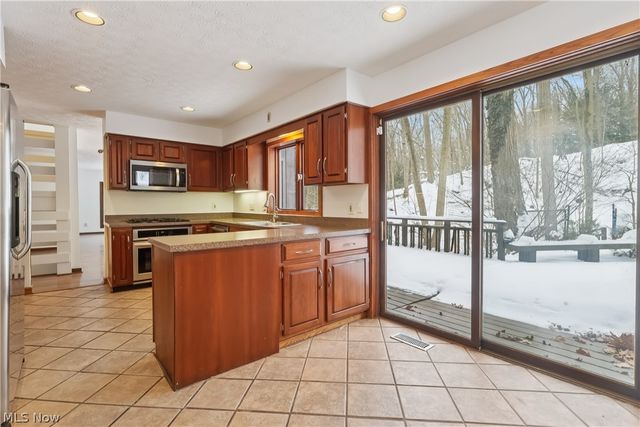 680 Rocky Hollow Drive, Akron, OH 44313