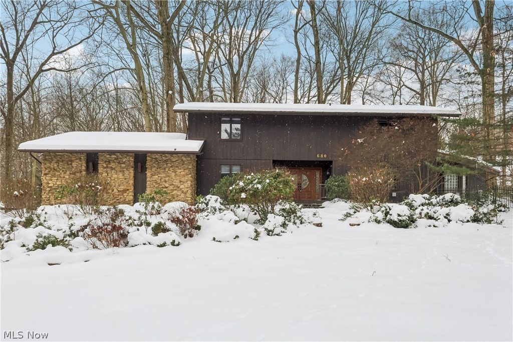 680 Rocky Hollow Drive, Akron, OH 44313