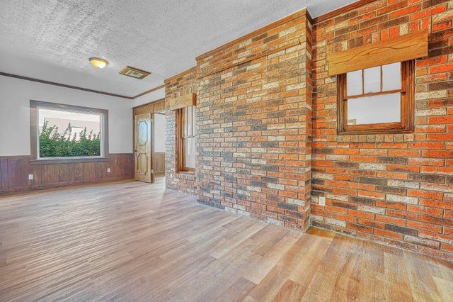 302 S 6th Street, Chickasha, OK 73018