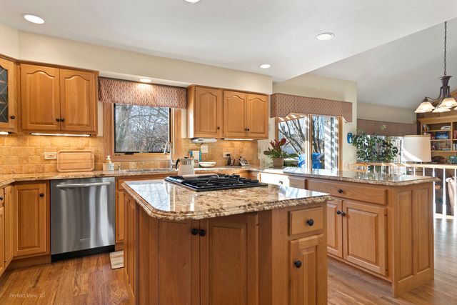 17804 W Pond Ridge Circle, Gurnee, IL 60031