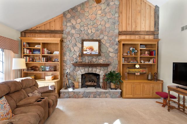 17804 W Pond Ridge Circle, Gurnee, IL 60031