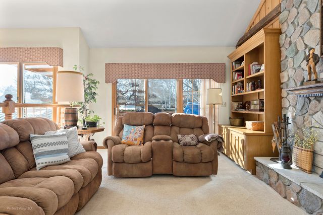 17804 W Pond Ridge Circle, Gurnee, IL 60031