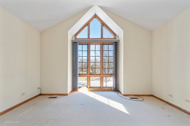 17804 W Pond Ridge Circle, Gurnee, IL 60031