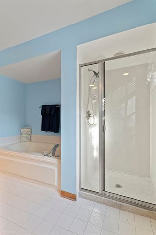 17804 W Pond Ridge Circle, Gurnee, IL 60031