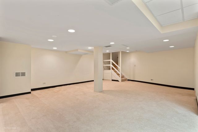 17804 W Pond Ridge Circle, Gurnee, IL 60031