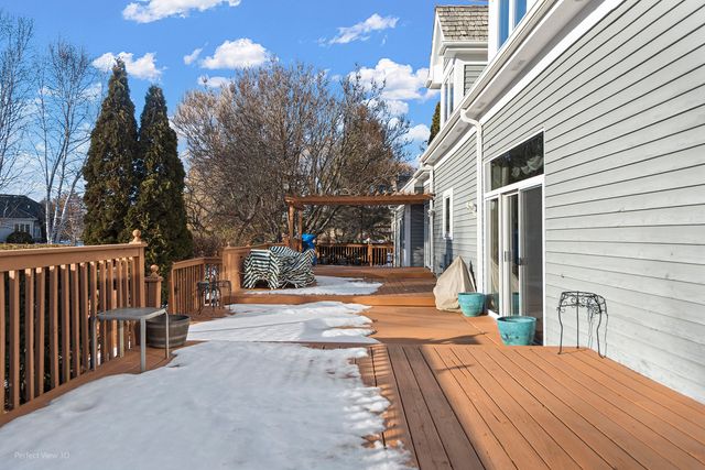 17804 W Pond Ridge Circle, Gurnee, IL 60031