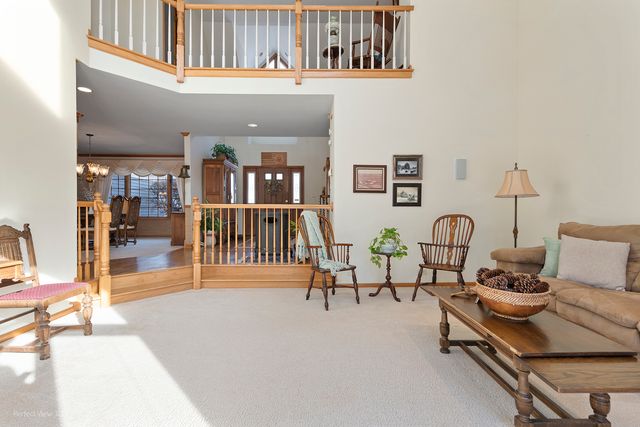 17804 W Pond Ridge Circle, Gurnee, IL 60031