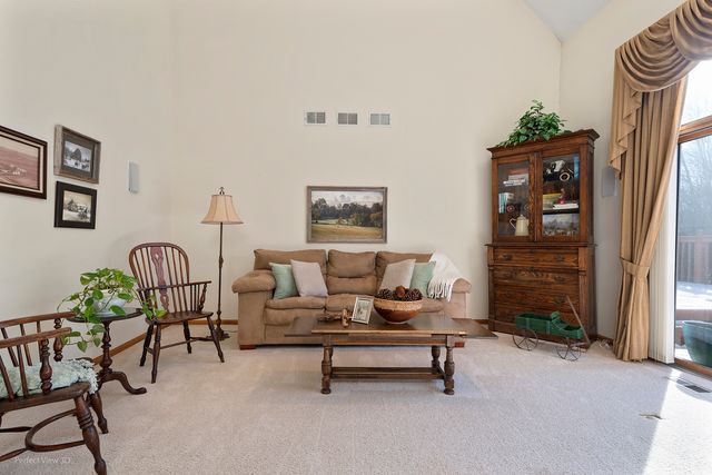 17804 W Pond Ridge Circle, Gurnee, IL 60031