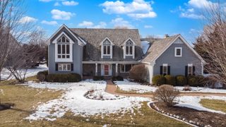 17804 W Pond Ridge Circle, Gurnee, IL 60031