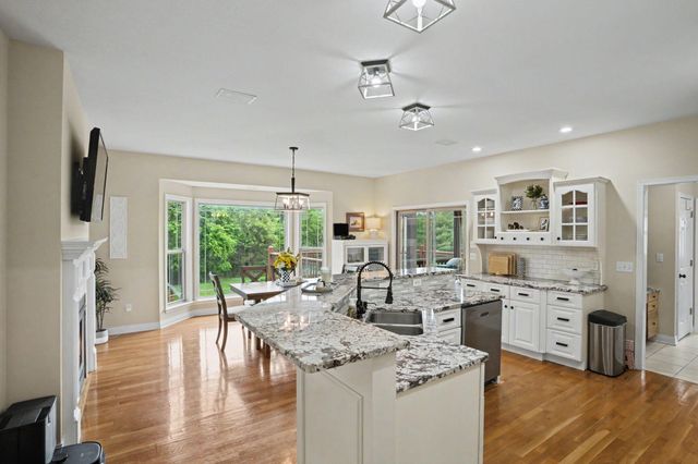 4803 THORNBROOK RDG, Columbia, MO 65203