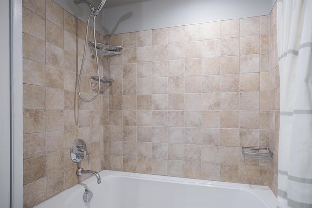 1468 Oakbrook East Drive, Rochester Hills, MI 48307