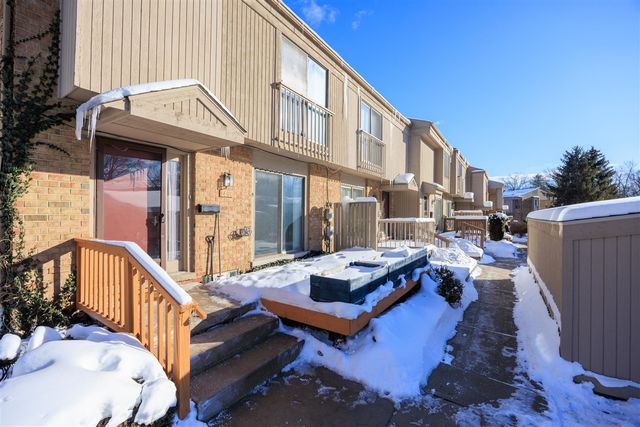 1468 Oakbrook East Drive, Rochester Hills, MI 48307