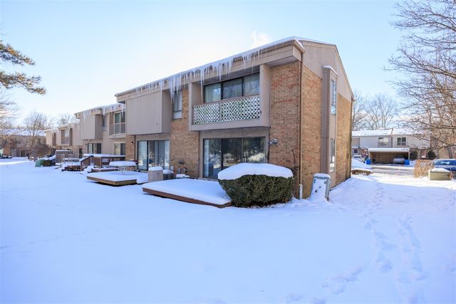 1468 Oakbrook East Drive, Rochester Hills, MI 48307