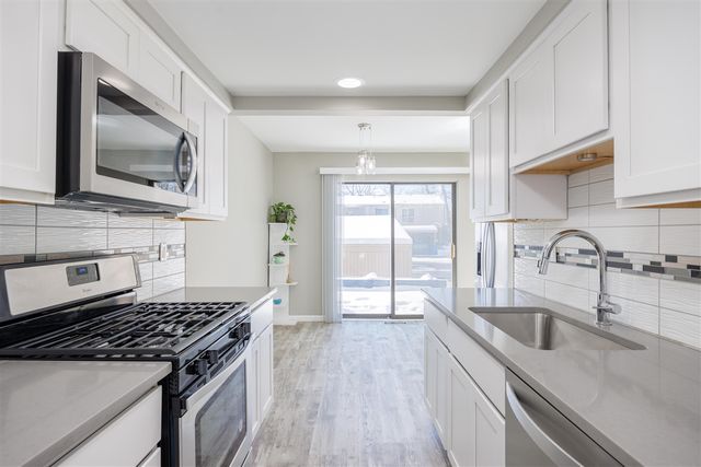 1468 Oakbrook East Drive, Rochester Hills, MI 48307