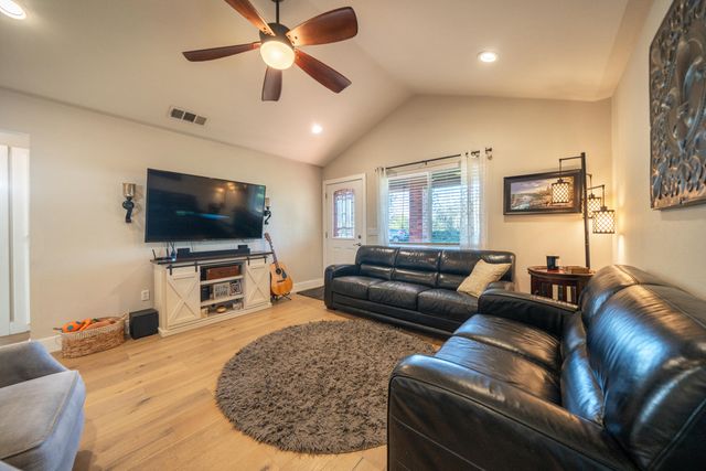 2385 Alexander Avenue, Anderson, CA 96007