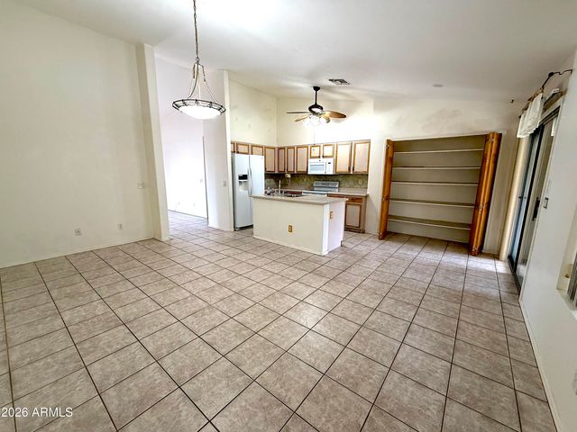 10781 W ROBIN Lane W, Peoria, AZ 85373