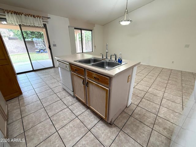 10781 W ROBIN Lane W, Peoria, AZ 85373