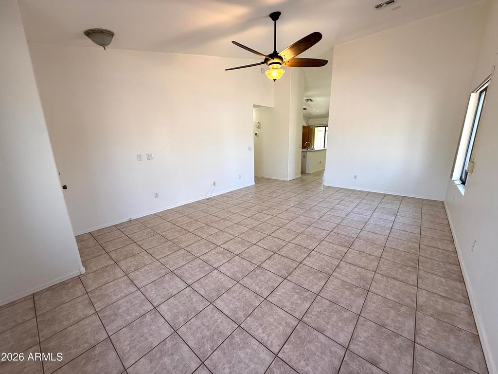 10781 W ROBIN Lane W, Peoria, AZ 85373 — photo 2