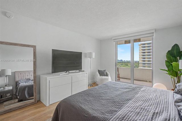 5555 Collins Ave 10V, Miami Beach, FL 33140