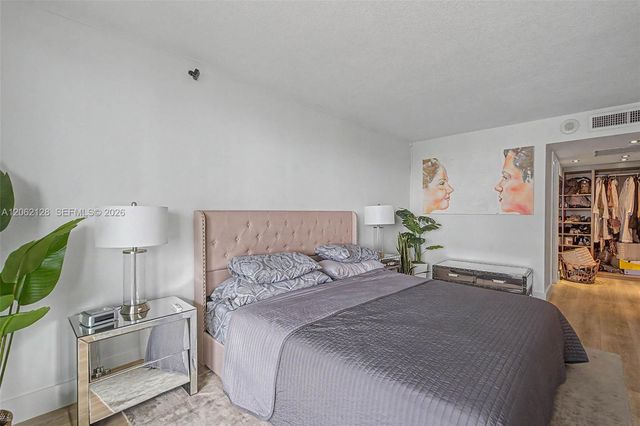 5555 Collins Ave 10V, Miami Beach, FL 33140