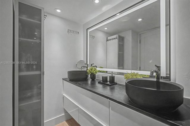 5555 Collins Ave 10V, Miami Beach, FL 33140
