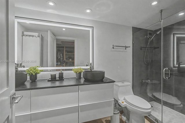 5555 Collins Ave 10V, Miami Beach, FL 33140