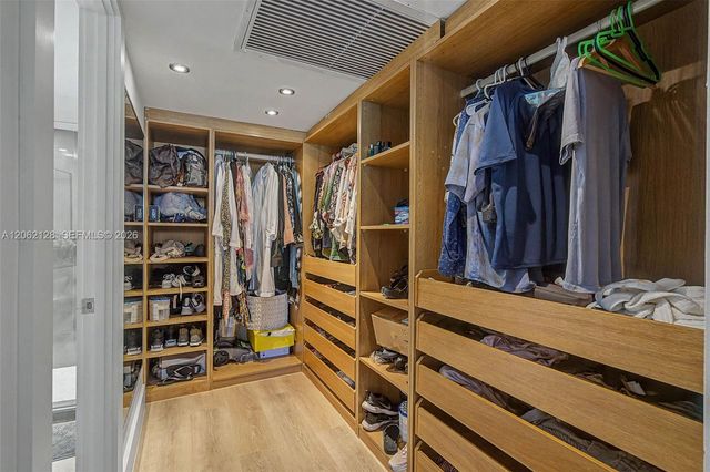 5555 Collins Ave 10V, Miami Beach, FL 33140