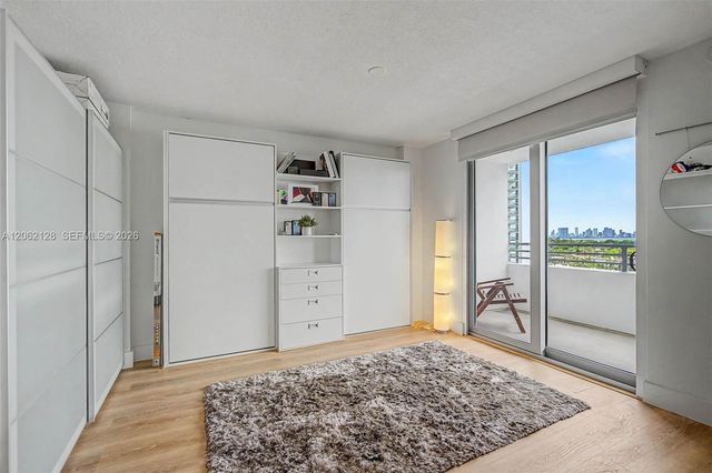 5555 Collins Ave 10V, Miami Beach, FL 33140