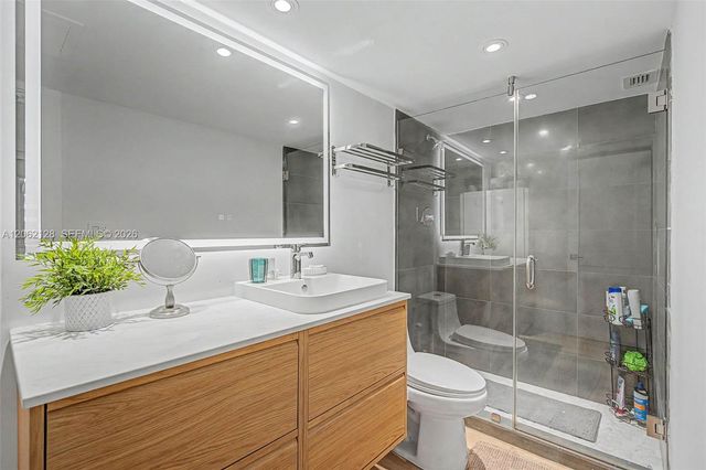 5555 Collins Ave 10V, Miami Beach, FL 33140