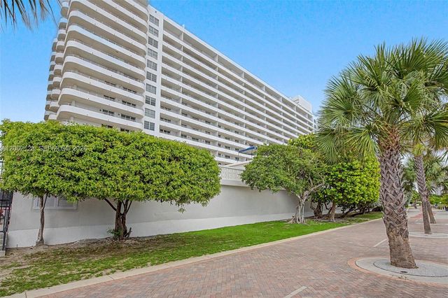 5555 Collins Ave 10V, Miami Beach, FL 33140