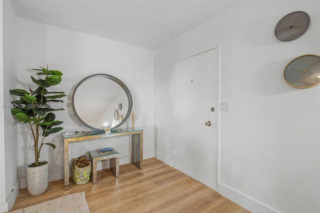 5555 Collins Ave 10V, Miami Beach, FL 33140