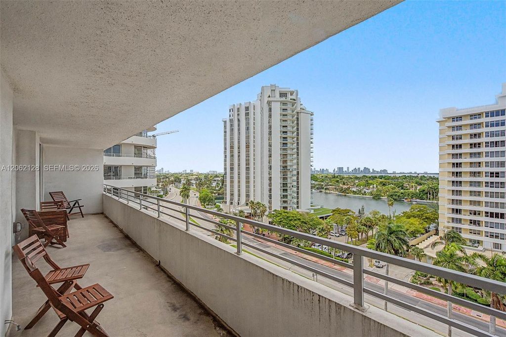 5555 Collins Ave 10V, Miami Beach, FL 33140