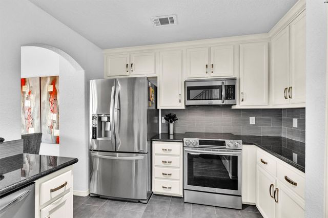 34 April Point Drive S, Conroe, TX 77356