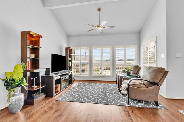 34 April Point Drive S, Conroe, TX 77356