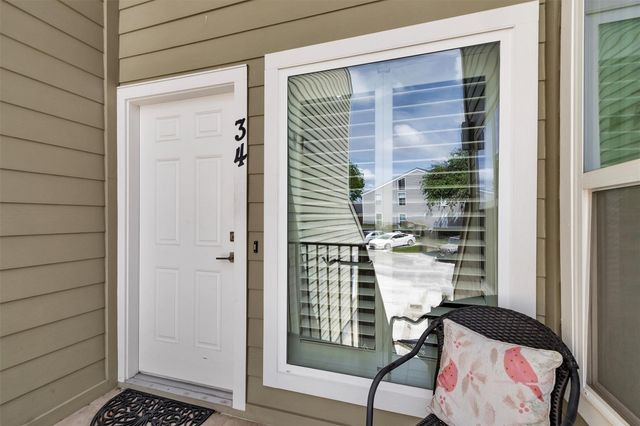 34 April Point Drive S, Conroe, TX 77356