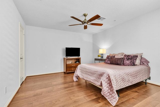 34 April Point Drive S, Conroe, TX 77356