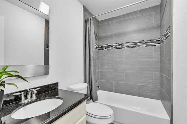 34 April Point Drive S, Conroe, TX 77356