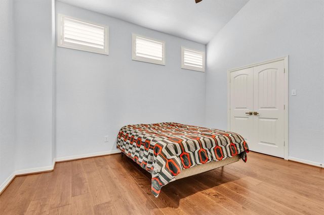 34 April Point Drive S, Conroe, TX 77356