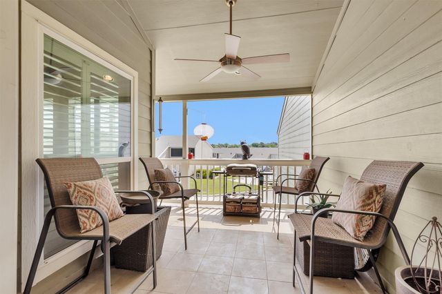 34 April Point Drive S, Conroe, TX 77356