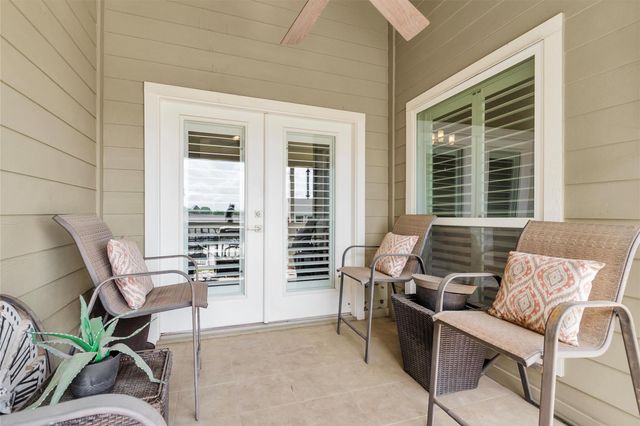 34 April Point Drive S, Conroe, TX 77356