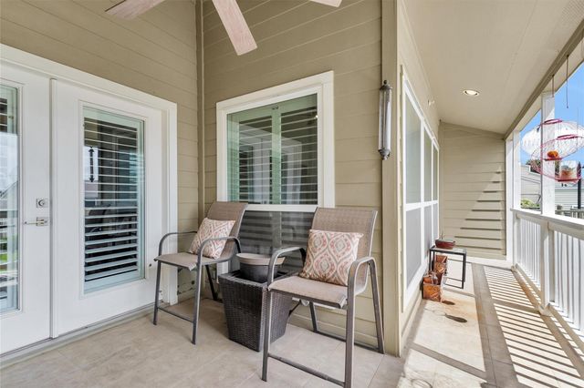 34 April Point Drive S, Conroe, TX 77356
