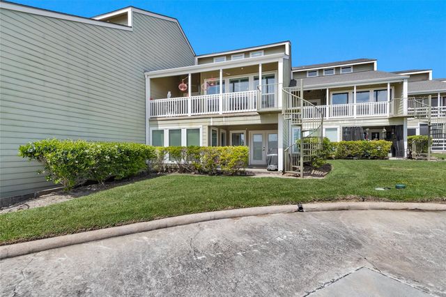 34 April Point Drive S, Conroe, TX 77356