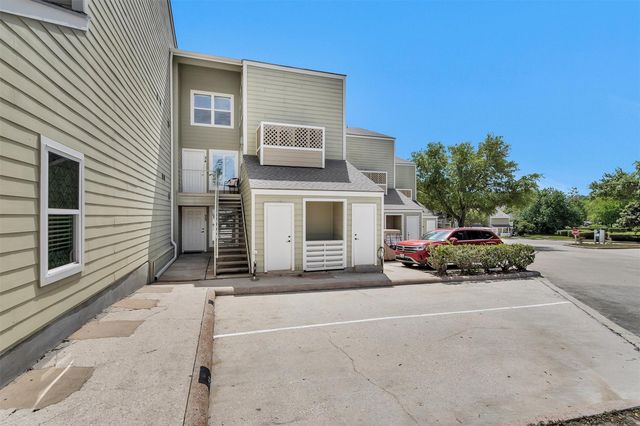 34 April Point Drive S, Conroe, TX 77356