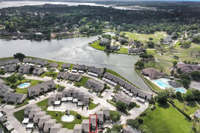 34 April Point Drive S, Conroe, TX 77356