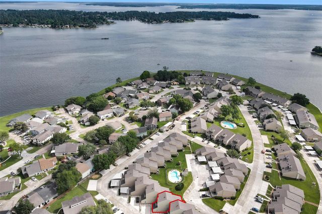 34 April Point Drive S, Conroe, TX 77356