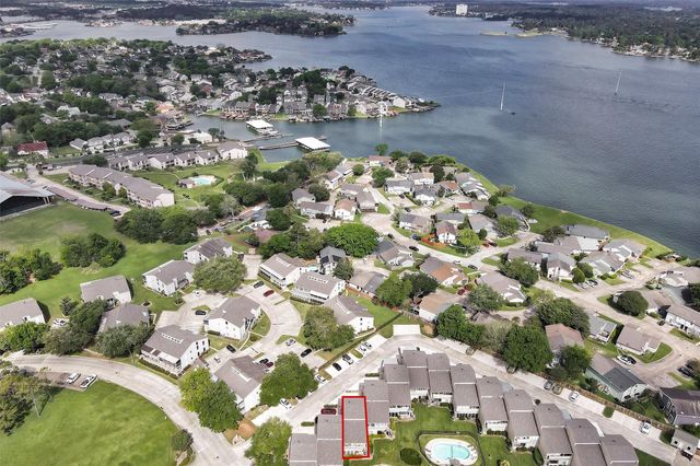 34 April Point Drive S, Conroe, TX 77356