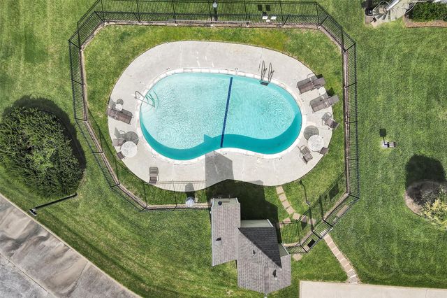 34 April Point Drive S, Conroe, TX 77356