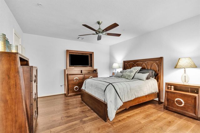 34 April Point Drive S, Conroe, TX 77356