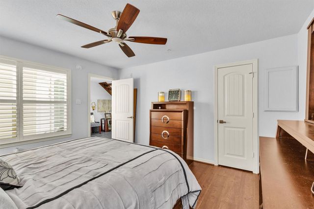 34 April Point Drive S, Conroe, TX 77356