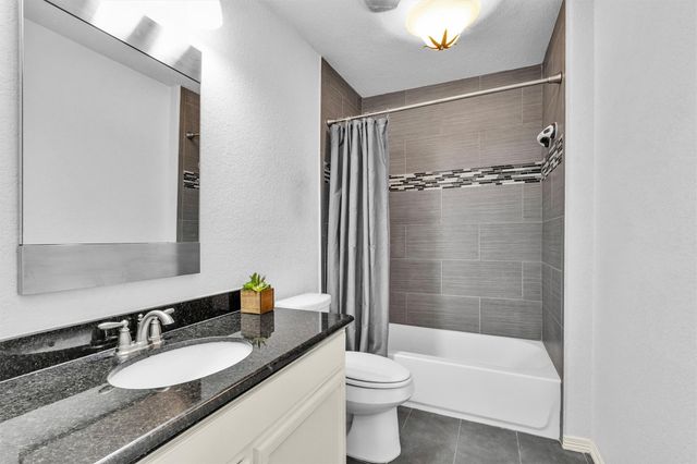 34 April Point Drive S, Conroe, TX 77356